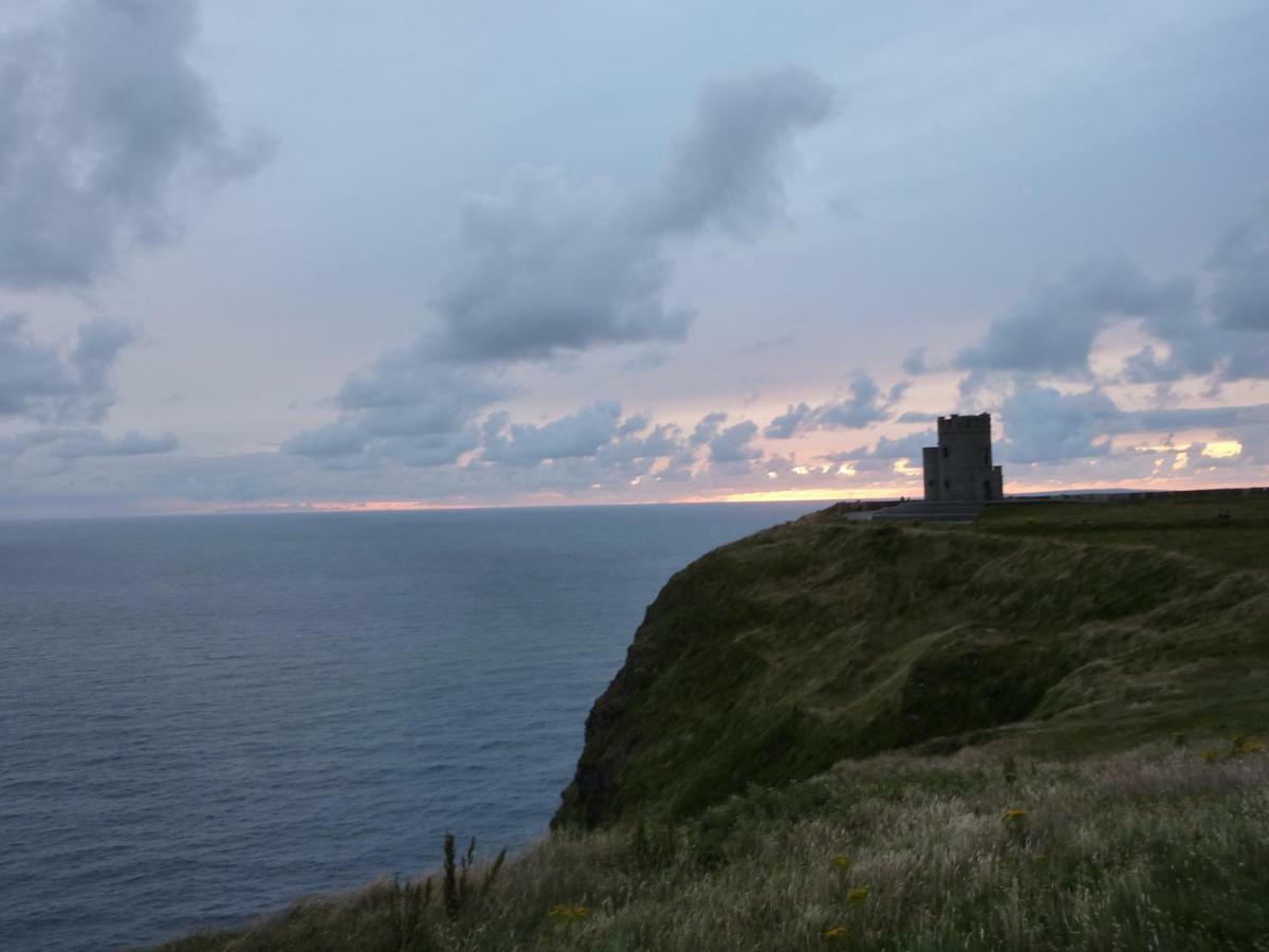 Conway's With Sea View Nestling By Cliffs-of-moher Bed & Breakfast *